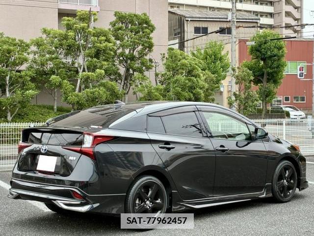 Toyota PRIUS 2022-03 7798676-1
