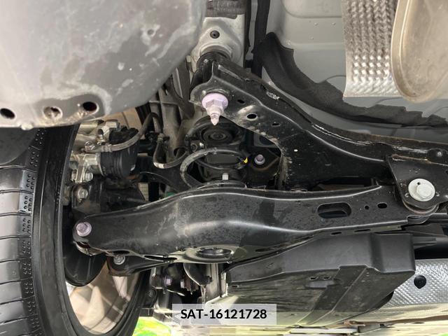Toyota PRIUS 2023-04 7799837-19