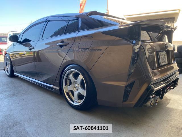 Toyota PRIUS 2017-04 7800781-17