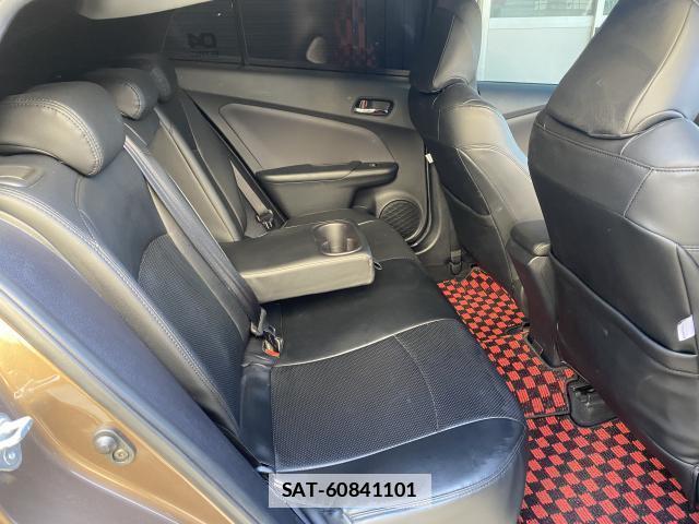 Toyota PRIUS 2017-04 7800781-6