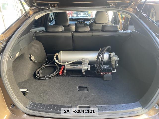 Toyota PRIUS 2017-04 7800781-8
