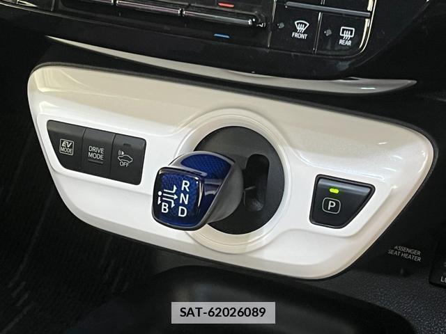 Toyota PRIUS 2016-06 7801934-14