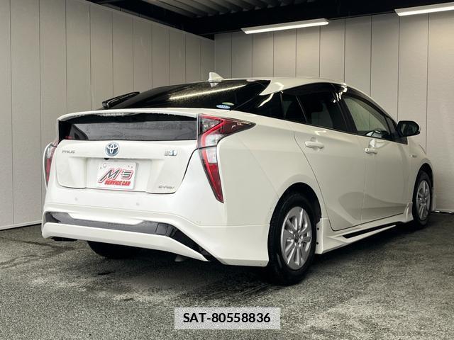 Toyota PRIUS 2017-02 7801935-2