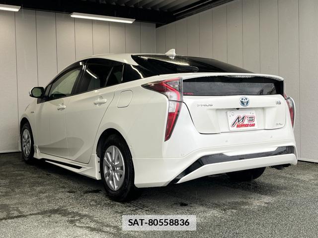 Toyota PRIUS 2017-02 7801935-3