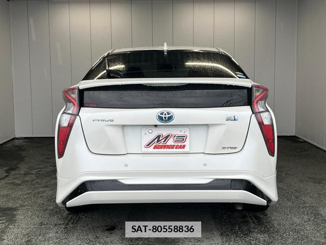 Toyota PRIUS 2017-02 7801935-9