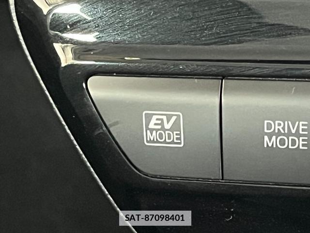 Toyota PRIUS 2021-04 7801945-16