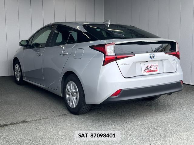 Toyota PRIUS 2021-04 7801945-3
