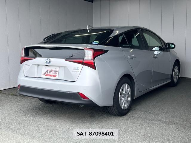Toyota PRIUS 2021-04 7801945-4