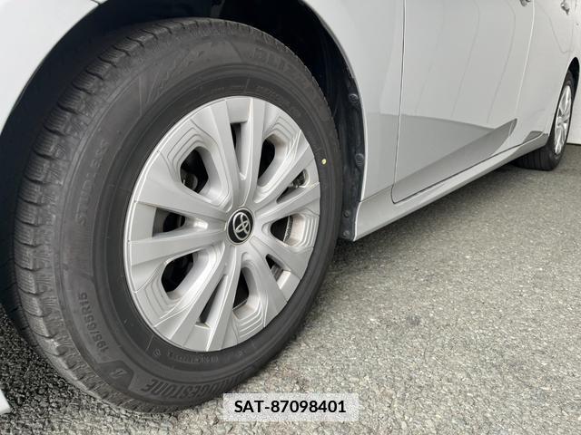 Toyota PRIUS 2021-04 7801945-5
