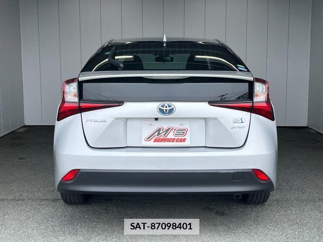 Toyota PRIUS 2021-04 7801945-9