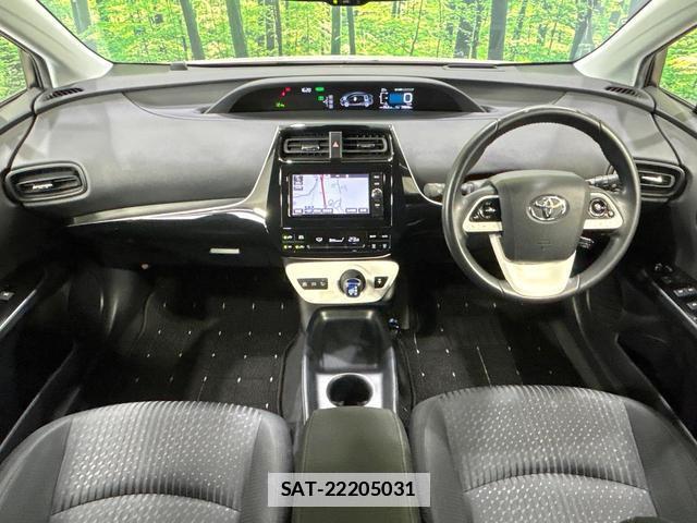 Toyota PRIUS 2017-08 7804587-1