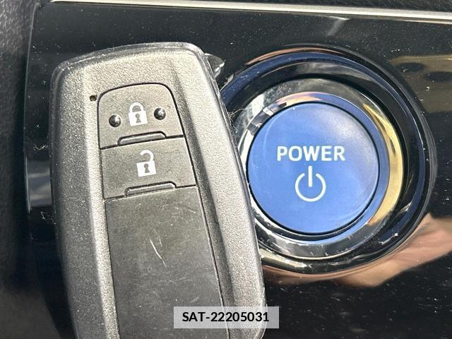 Toyota PRIUS 2017-08 7804587-6
