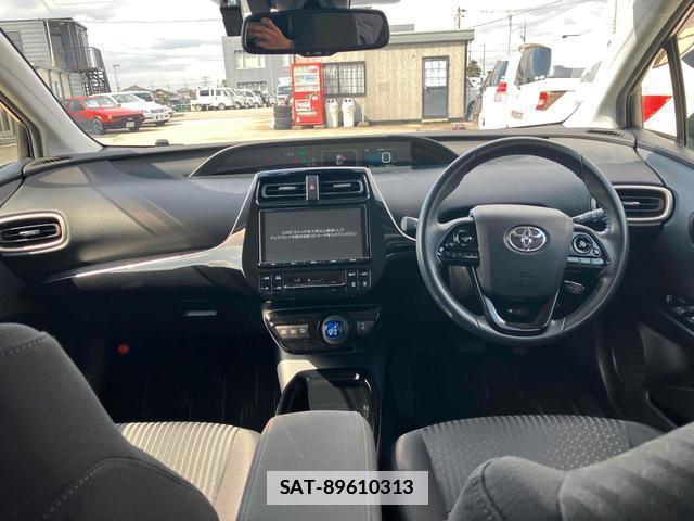 Toyota PRIUS 2018-04 7805145-1