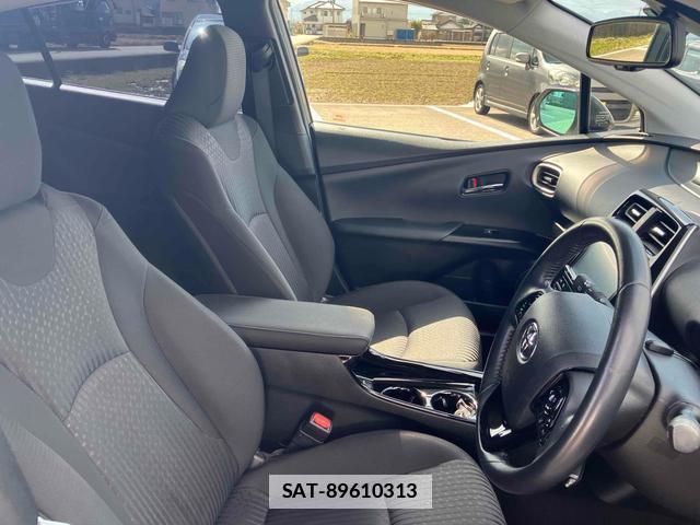 Toyota PRIUS 2018-04 7805145-18