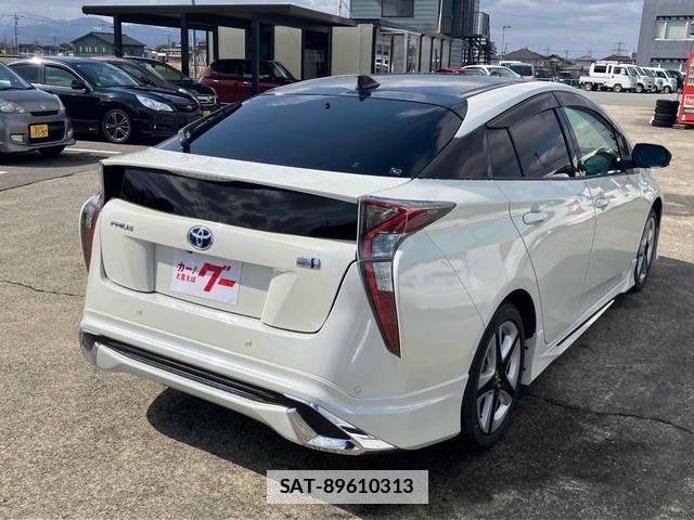 Toyota PRIUS 2018-04 7805145-6