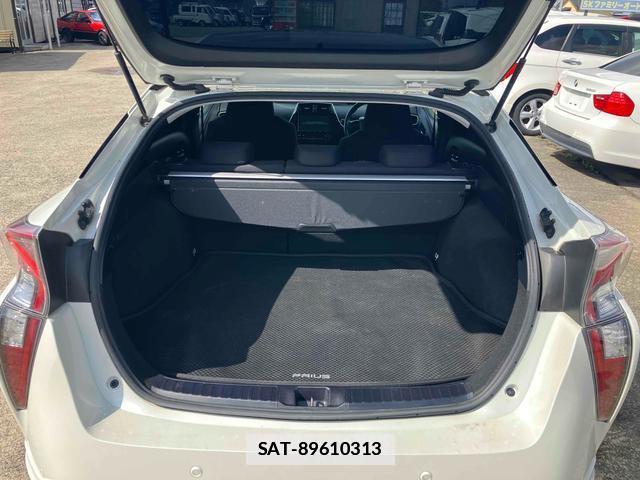 Toyota PRIUS 2018-04 7805145-9