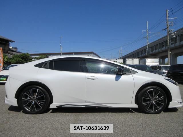 Toyota PRIUS 2023-08 7806997-3
