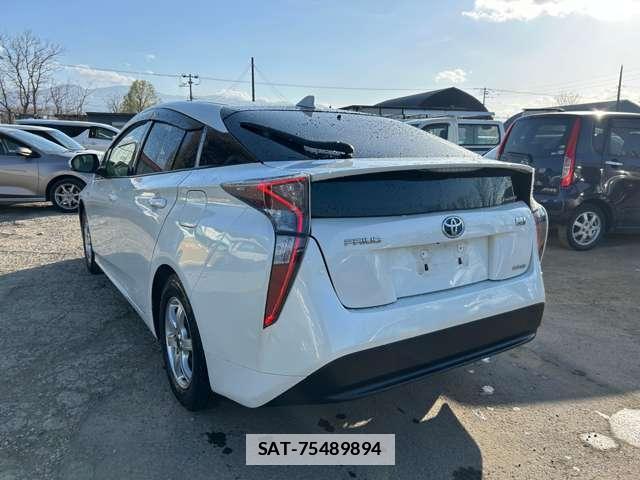 Toyota PRIUS 2016-05 7808255-1