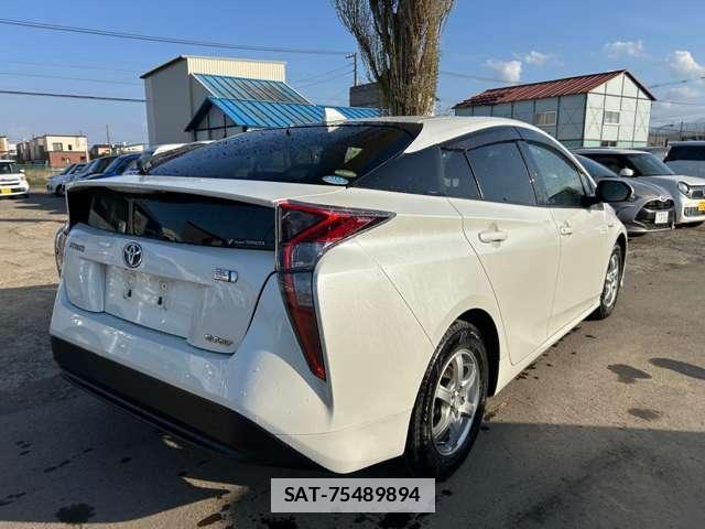 Toyota PRIUS 2016-05 7808255-9