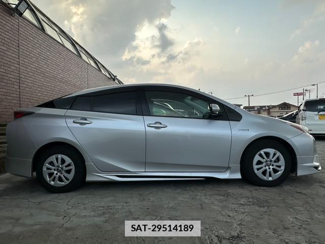 Toyota PRIUS 2016-08 7809042-14