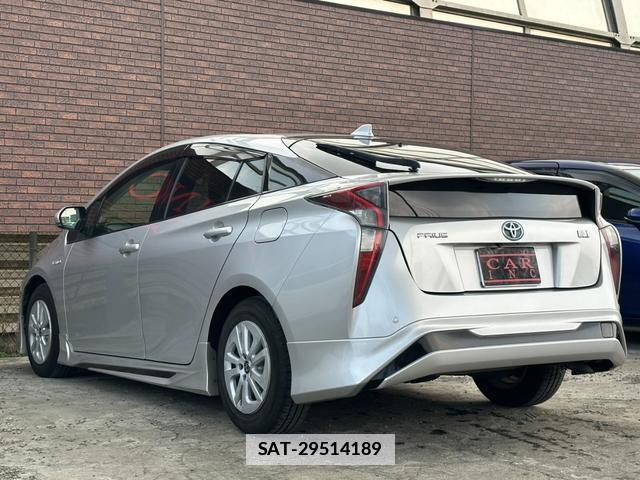 Toyota PRIUS 2016-08 7809042-18