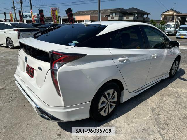 Toyota PRIUS 2018-08 7809054-13