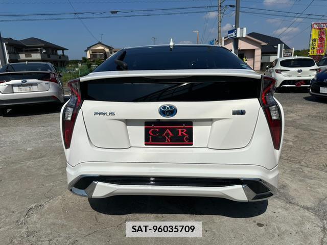 Toyota PRIUS 2018-08 7809054-14