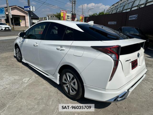 Toyota PRIUS 2018-08 7809054-15