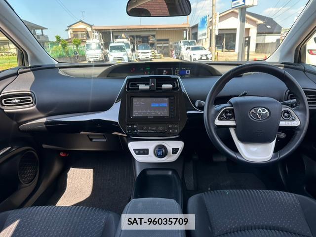 Toyota PRIUS 2018-08 7809054-2