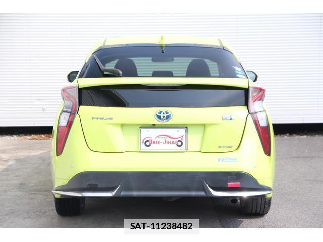 Toyota PRIUS 2015-12 7810691-11