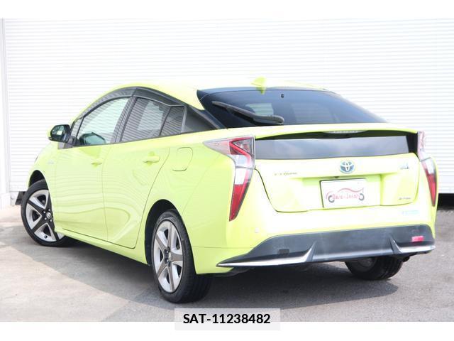 Toyota PRIUS 2015-12 7810691-12
