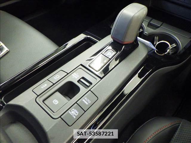 Toyota PRIUS 2023-09 7810893-11