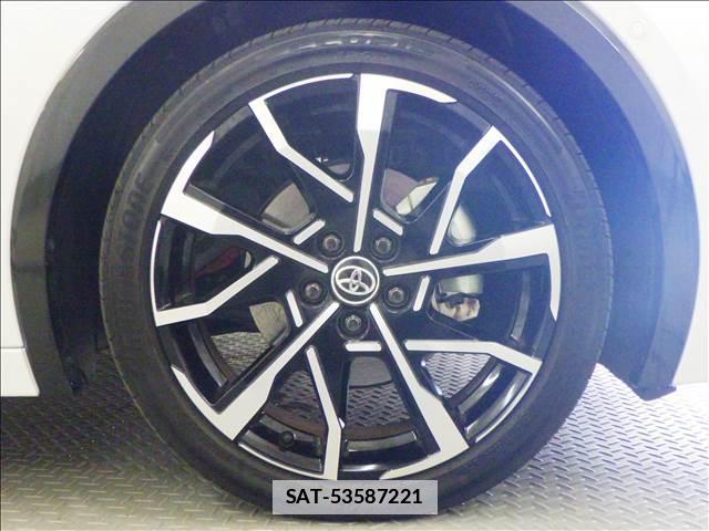 Toyota PRIUS 2023-09 7810893-19