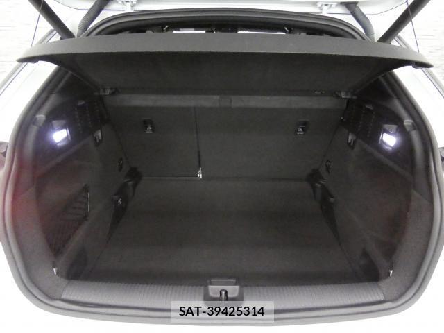 Audi Q2 2017-06 7809765-10