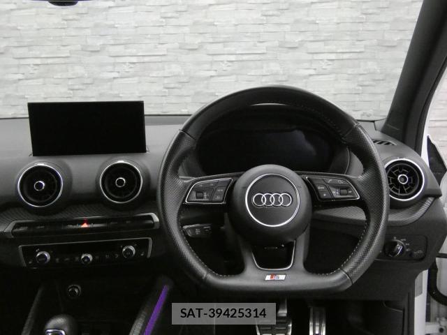 Audi Q2 2017-06 7809765-3