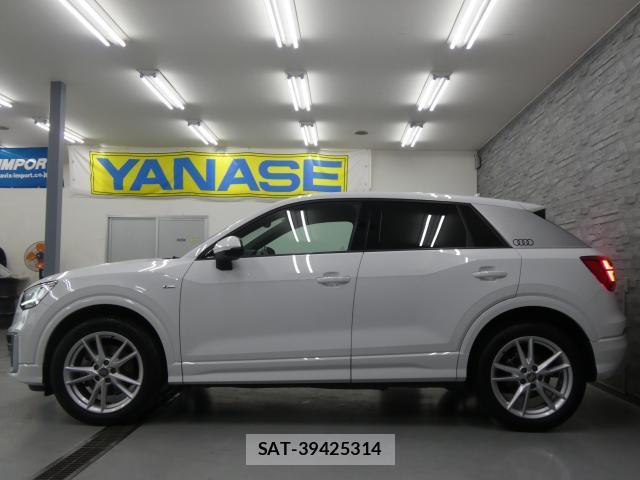 Audi Q2 2017-06 7809765-6