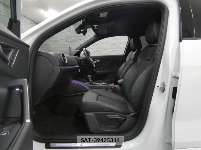 Audi Q2 2017-06 7809765-8