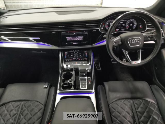 Audi Q8 2021-03 7809198-2
