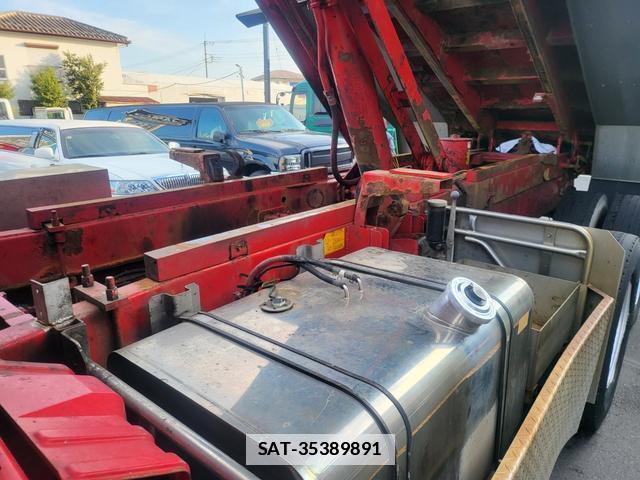 UD Trucks QUON 2013-03 7798009-12