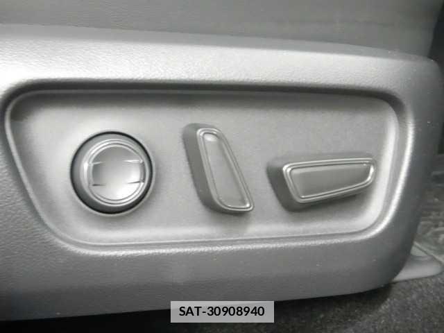 Toyota RAV4 2026-02 7810758-12
