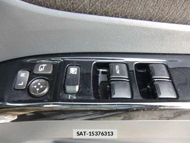 Nissan ROOX 2013-04 7797259-14