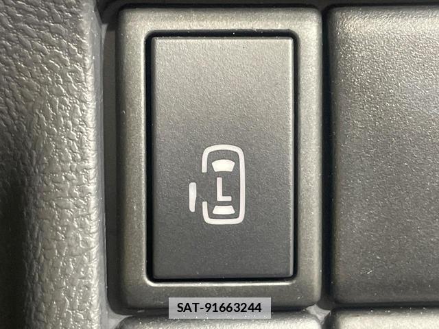 Nissan ROOX 2012-03 7798110-2
