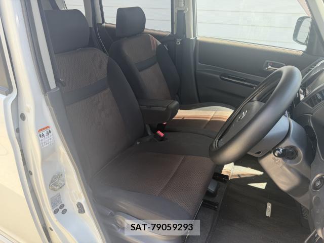 Nissan ROOX 2010-10 7798117-5