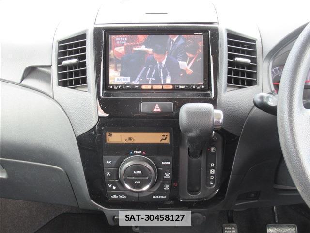 Nissan ROOX 2012-06 7802682-5