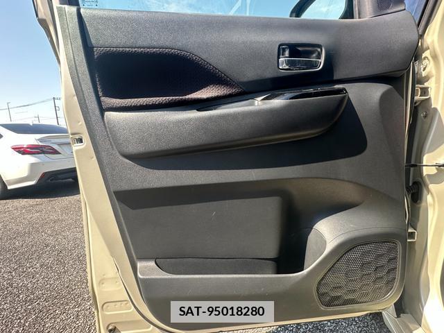 Nissan ROOX 2021-06 7803504-9