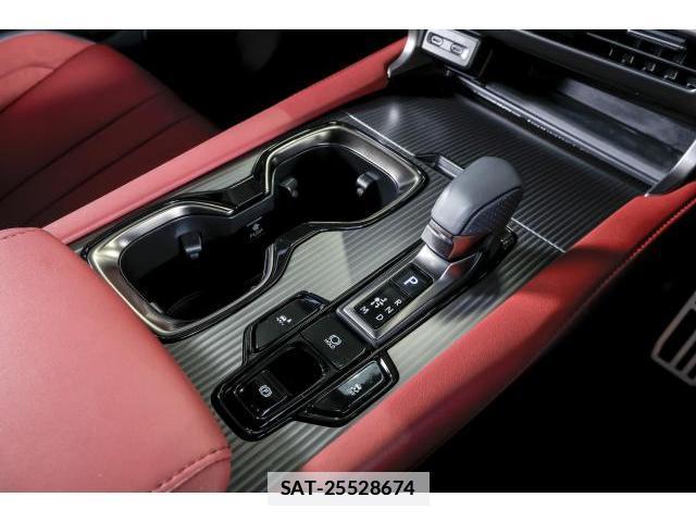 Lexus RX 2023-10 7806043-15