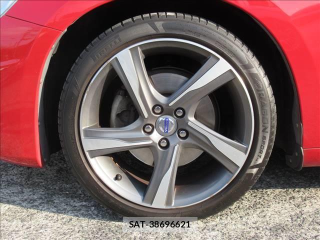 Volvo S60 2013-05 7802653-11