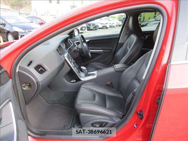 Volvo S60 2013-05 7802653-13