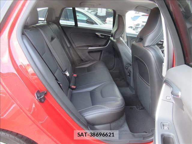 Volvo S60 2013-05 7802653-14