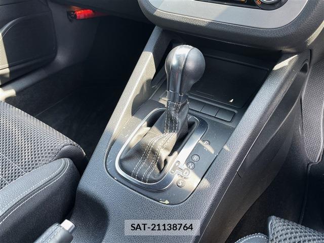 VolksWagen SCIROCCO 2010-06 7798242-15
